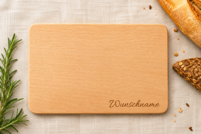 Schlicht mit Wunschname | Lieblings-Frühstücksbrettchen aus Buche mit deiner Wunschgravur